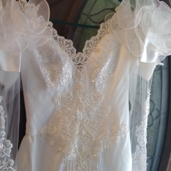 wedding dress size 12 white with sequins and pearl long train San Martin - Picture 6 of 16
